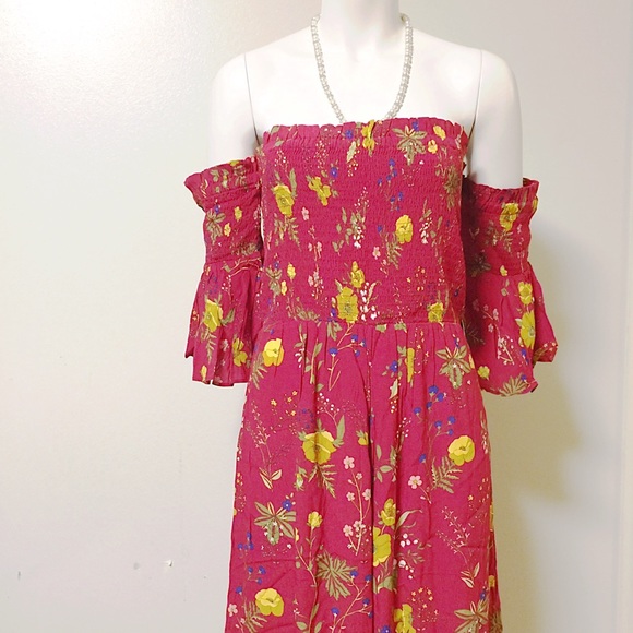 EXPRESS, Red Floral Off-The-Shoulders Smocked Maxi - Picture 13 of 16